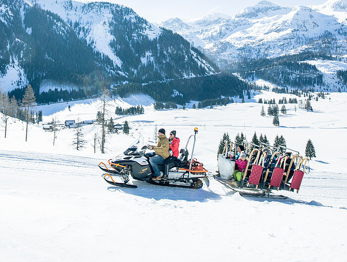 Ein Shuttle der die Rodeln auf die Alm bringt