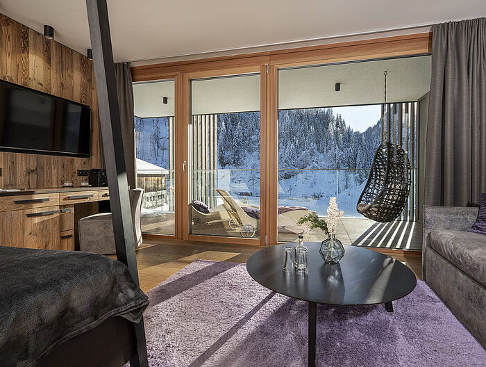 Zimmer mit Aussicht auf die Winterlandschaft im Hotel Lürzerhof