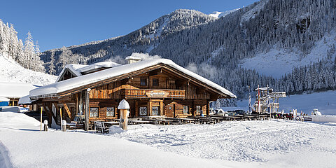 Die Gnadenalm in winterlicher Landschaft