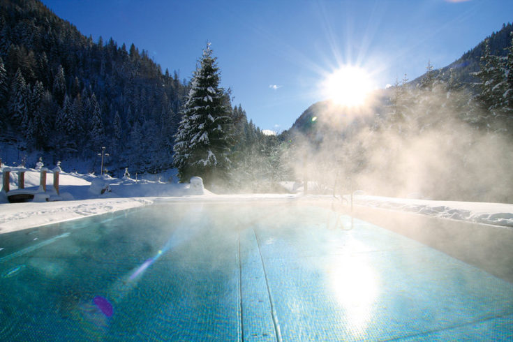 Außenpool im Alpine Life Resort Lürzerhof