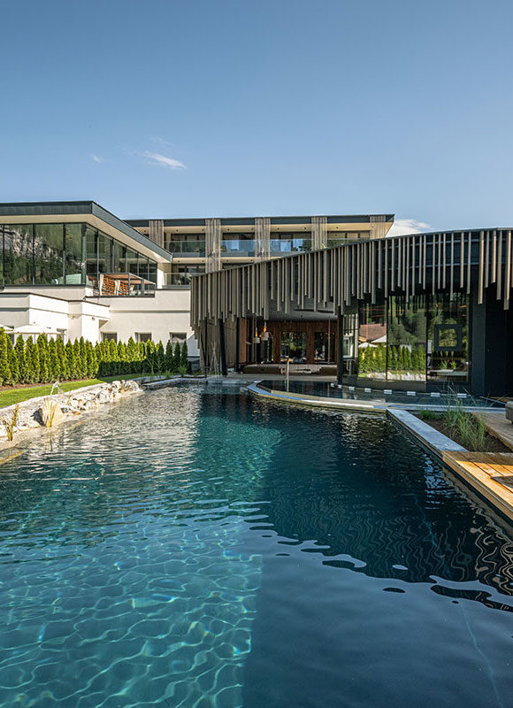 Hotel mit Pool